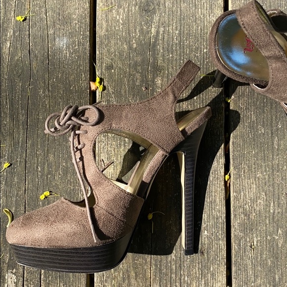 Women’s JustFab tie up heels - Picture 4 of 10